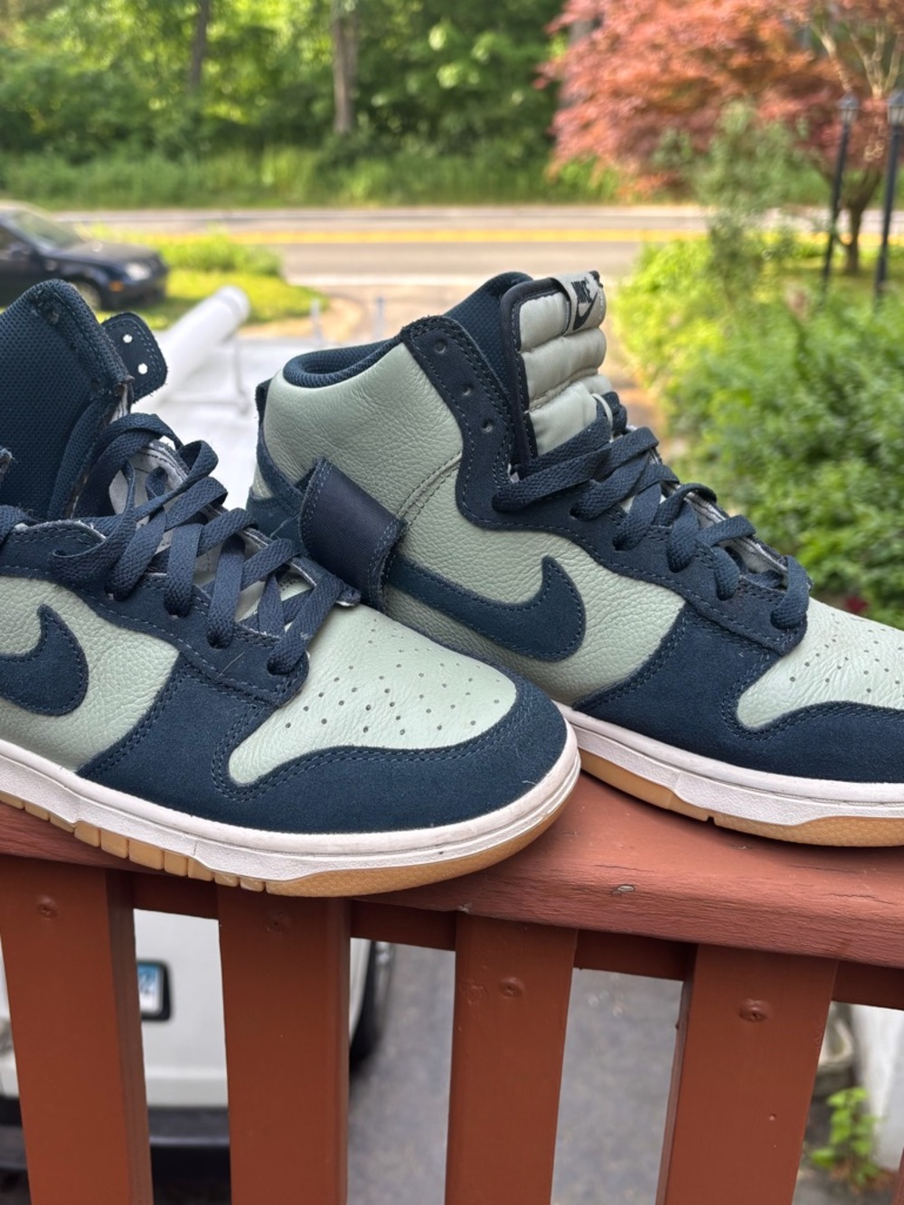 Nike High-Top Sneakers in Mint Green & Navy